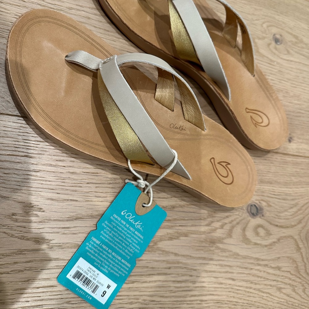 Olukai flip flops size 8.5 (39)